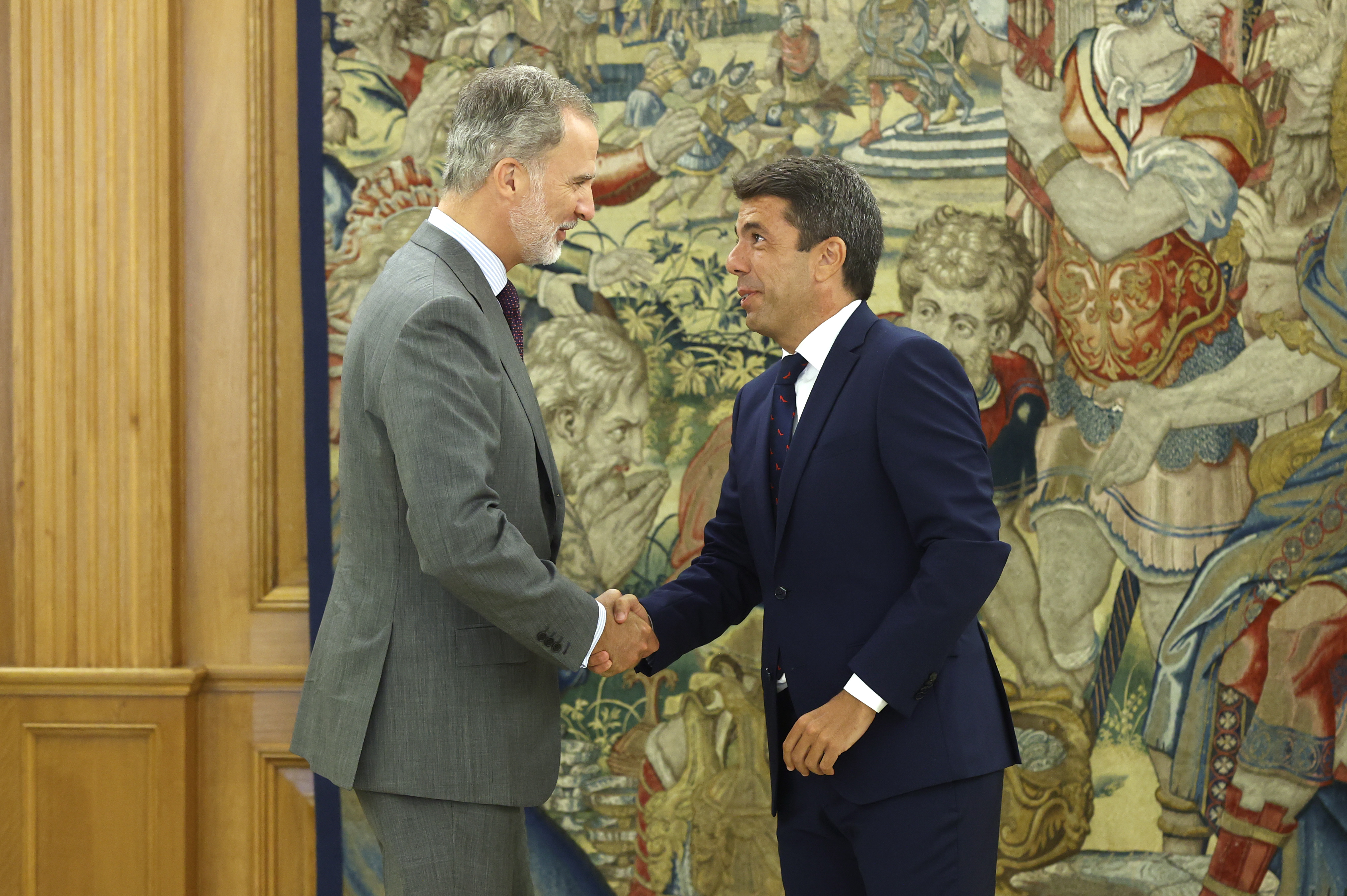 El president Mazón expone al rey sus proyectos en su primera reunión en la Zarzuela