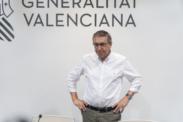 Rovira asegura que los matriculados en las EOI superan ratios por 