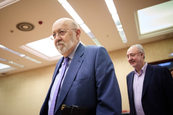 Tezanos defiende que el CIS hiciera encuestas en campaña y niega haberle dado datos al Gobierno
