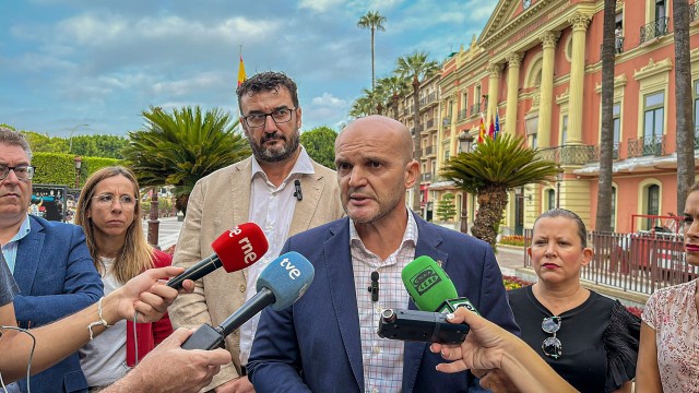 El PSOE exige el cese de la persona que tuiteó insultos contra Serrano y Ruiz Maciá con la cuenta del Ayuntamiento