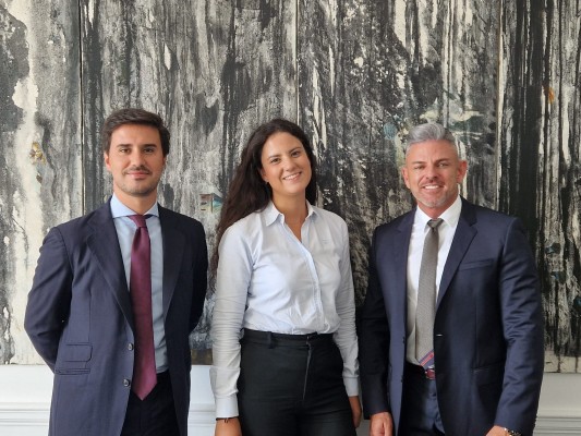 Devesa & Calvo incorpora tres nuevos abogados tras crecer otro 30% en el primer semestre