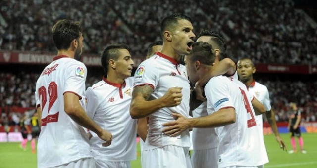 El Sevilla hace los 'deberes' y vence al Lyon