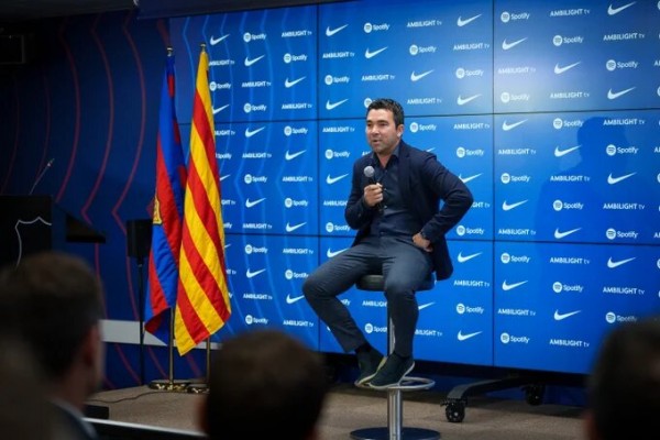 Deco anuncia la inminente renovación de Xavi: 