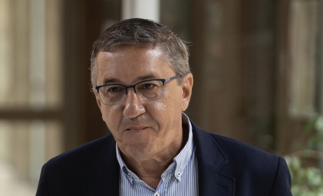 Educación aplaza las adjudicaciones continuas previstas para el martes al detectar 