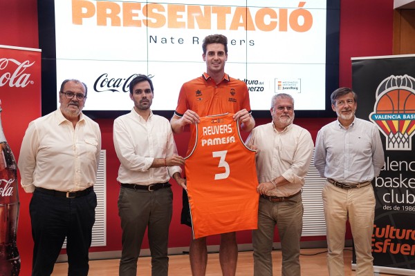 Nate Reuvers, presentado en Coca-Cola como nuevo jugador taronja
