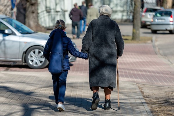 La esperanza de vida en Europa ha aumentado al disminuir la mortalidad por enfermedades cardiovasculares y cáncer
