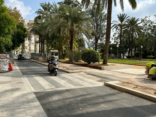 Alicante reabre al tráfico la avenida de Ramón y Cajal y ultima la rotonda de Canalejas