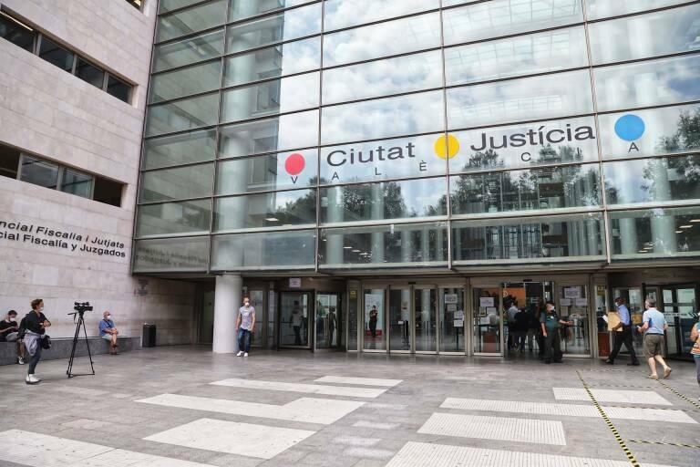 Condenadas cinco personas por una estafa de más de dos millones a una empresa que vendía chatarra
