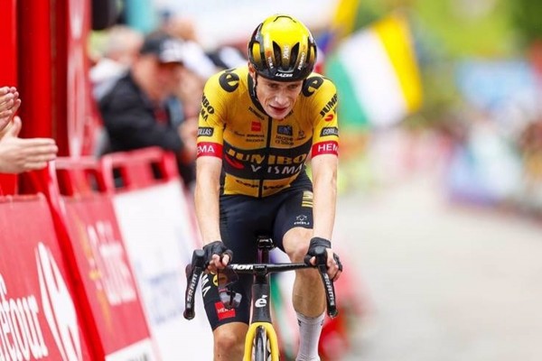 Vingegaard (Jumbo) gana en Bejes y recorta distancia con Kuss en La Vuelta