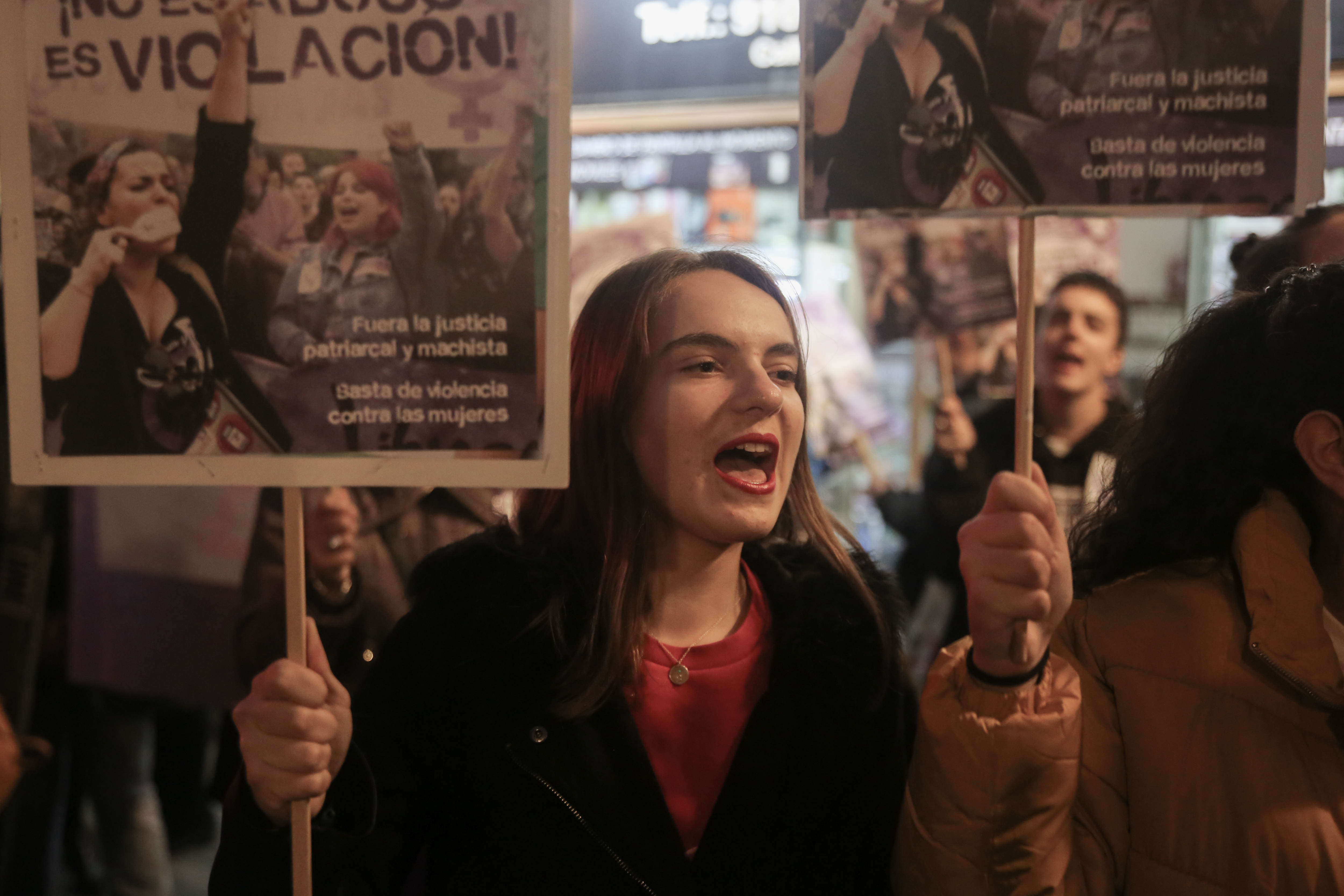 El TSJN rebaja un año la pena a un condenado de la Manada en aplicación de la ley de 'solo sí es sí'
