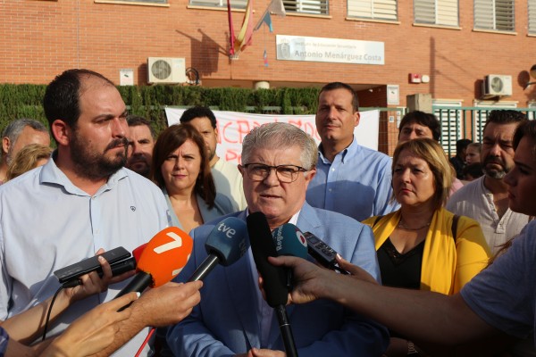 Pepe Vélez arremete contra López Miras por los problemas en el arranque escolar: 