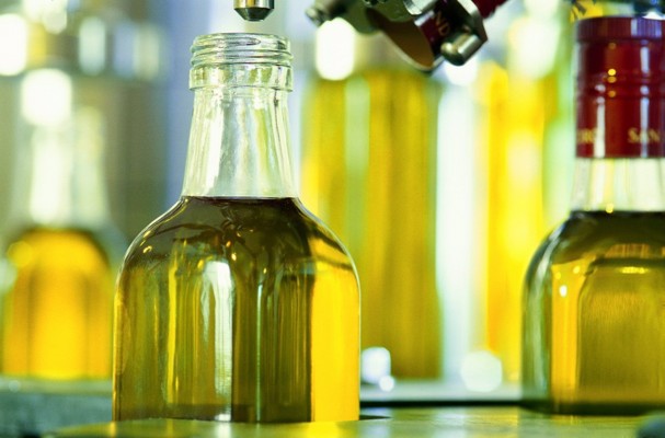 El aceite de oliva se dispara: un 52,5% más caro que hace un año y un 8,7% más alto que en julio