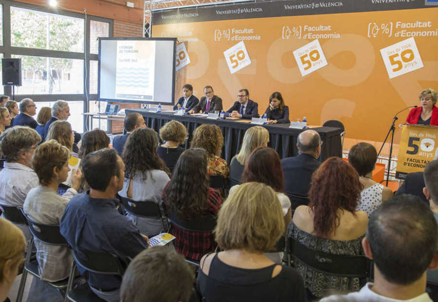 La Facultat d’Economia de la Universitat de València celebra el primer Foro de Turismo