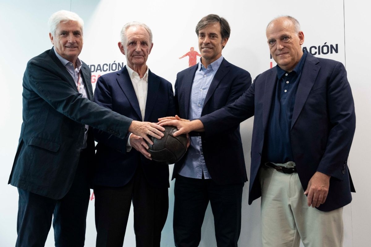 La FUNDACIÓN LALIGA y FEAFV se unen para ofrecer terapia de recuperación de recuerdos a mayores a través del fútbol
