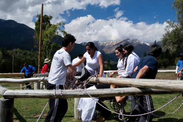 Team Building en el trabajo: entre la cohesión y la controversia 
