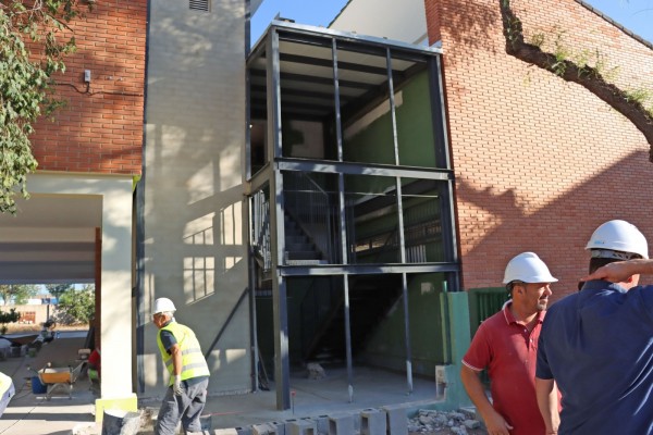 El colegio Ramón y Cajal de Xirivella retrasa la vuelta al cole al no finalizar las obras