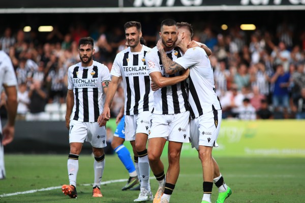 El Castellón reafirma su buen inicio liguero con un doblete de De Miguel que vale un liderato  