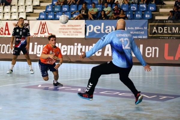 El TM Benidorm gana por primera vez como visitante en su debut liguero
