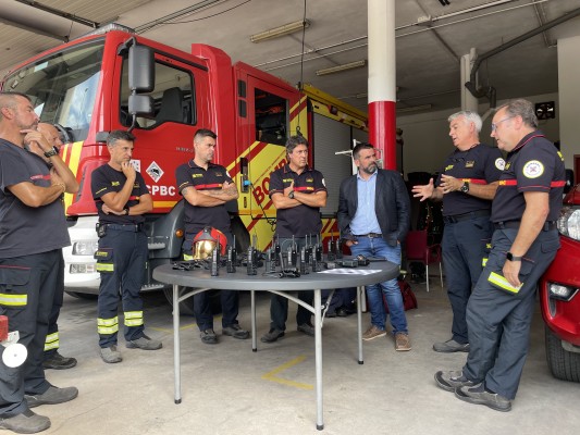 La Diputación de Castellón aumenta el número de equipos de comunicación de los bomberos