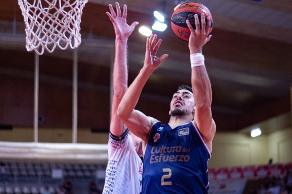 Triunfo ante Monbus Obradoiro en Vigo