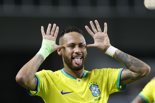 Neymar supera a Pelé en la goleada de Brasil ante Bolivia