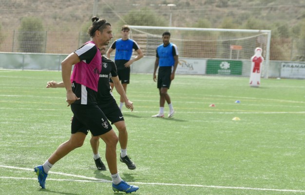 El Orihuela pretende iniciar su crecimiento en Vélez
