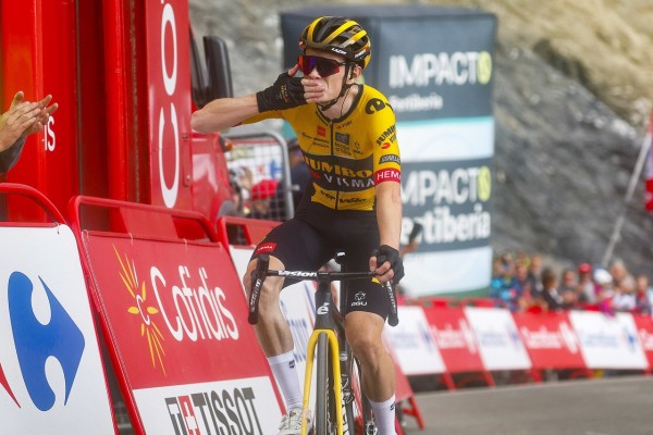 Vingegaard estrena la cima del Tourmalet, Kuss sigue líder
