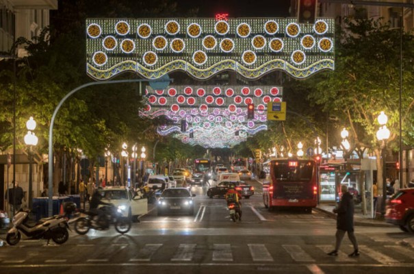 Una jueza condena a Alicante a pagar luces de Navidad fuera de contrato que encargó el tripartito