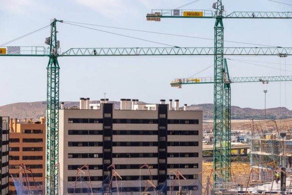 El PP de Alicante corrige el impuesto de obras y lo eleva al máximo del 4%: la oposición discrepa