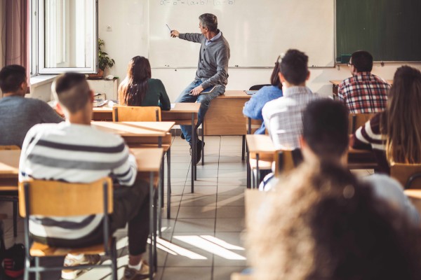 STEPV recurre la modificación de horarios de ESO