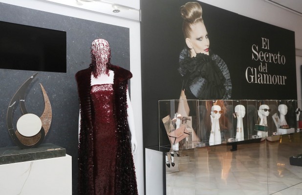 Más de 4.000 visitantes descubren 'El secreto del glamour de Hannibal Laguna' en la Diputación