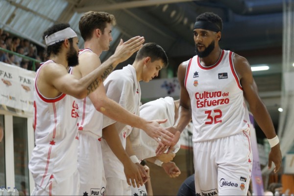 El Valencia abre la recta final de su preparación ante el Obradoiro y el Breogán