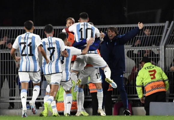 Con un gol de Leo Messi de libre directo, Argentina se impone a Ecuador en el inicio de las Eliminatorias Sudamericanas
