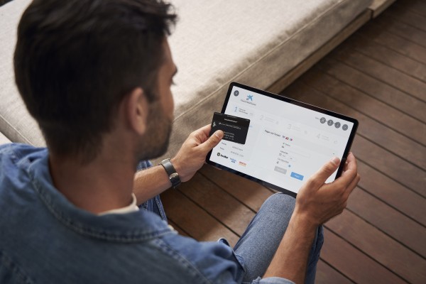 Las bancas digitales de BBVA, CaixaBank y Santander, reconocidas por 'Global Finance'