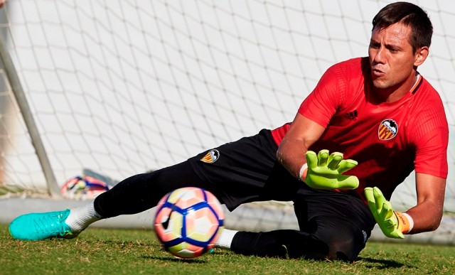 Alves considera un orgullo estar al nivel de Cañizares, Palop o Zubizarreta