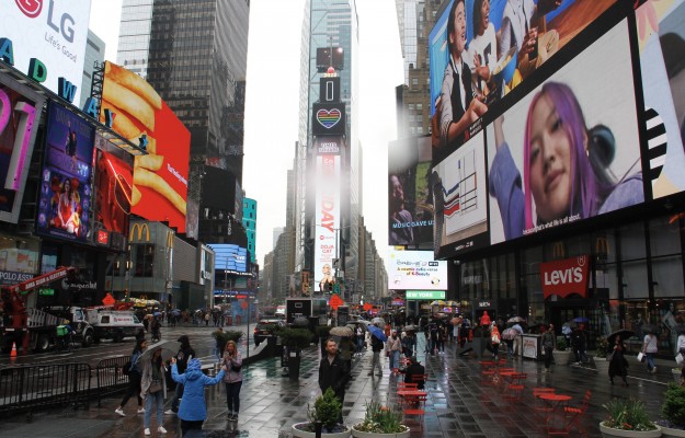 Nueva York comienza a aplicar amplias restricciones a los alquileres de Airbnb

