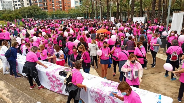 Fundación Le Cadó presenta su IX Marcha solidaria contra el cáncer de mama
