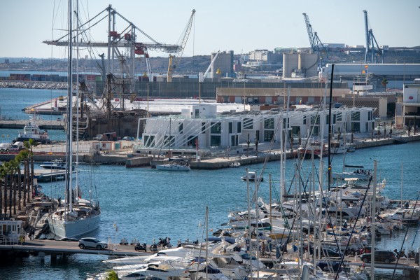 Las empresas de carga del Puerto salvan la firma que aglutina a los estibadores, que ya planea crecer