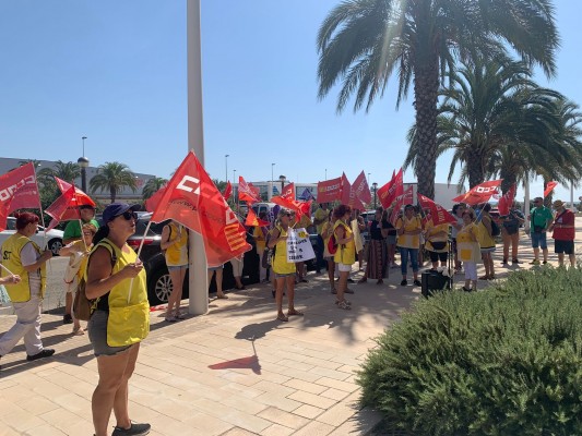 Trabajadoras de Limpiezas Córdoba y JCordoba vuelven a la movilización en Elche por retrasos e impagos 