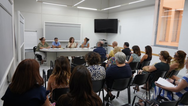 La regidora de educación de Xàtiva se reúne con los equipos directivos de los centros escolares