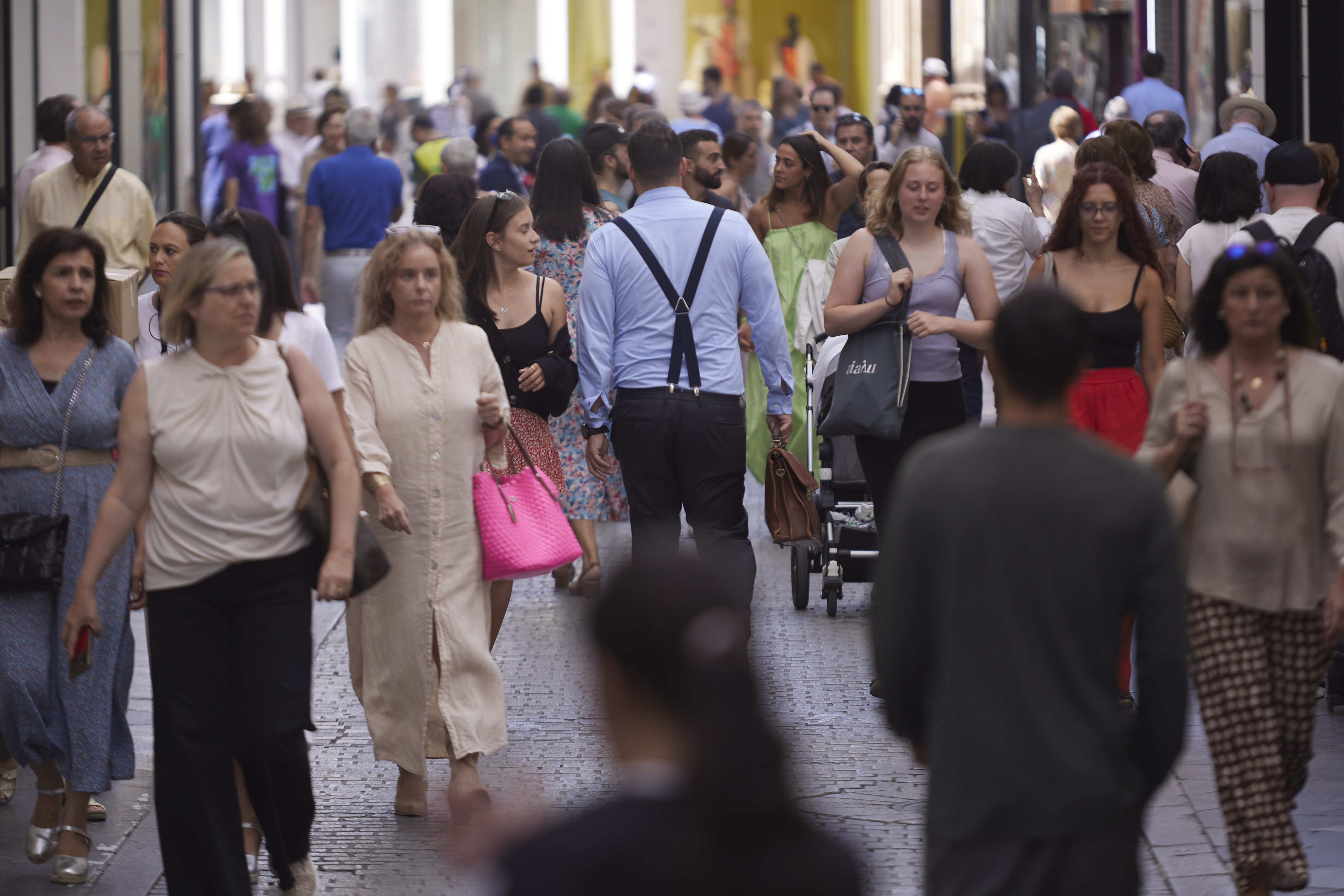 El 38% de españoles cree que paga muchos impuestos y 77% que no se cobran justamente