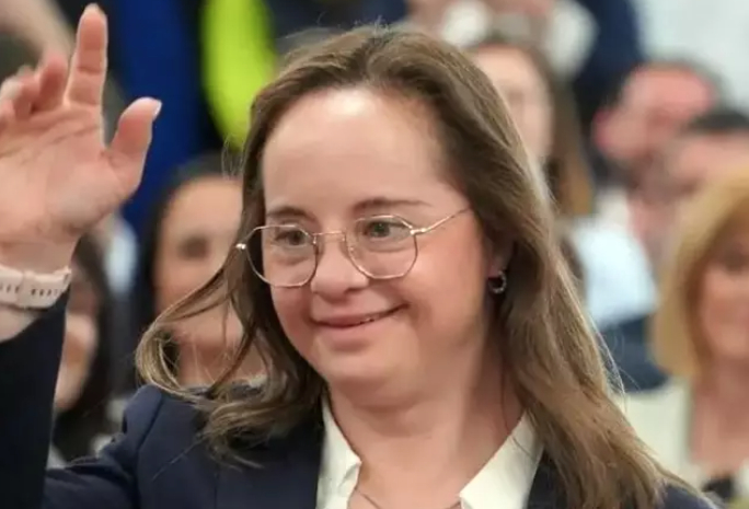 Mar Galcerán, primera diputada con síndrome de Down en Les Corts: 