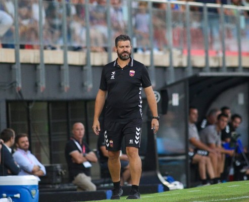 Estévez cumple el lunes 50 partidos oficiales