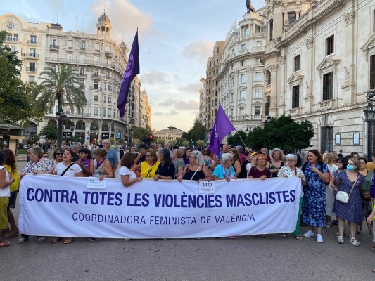 Feministas advierten del verano 