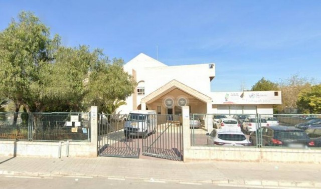 Alicante renovará el patio, pistas deportivas y juegos del colegio Santísima Faz por 197.000 euros