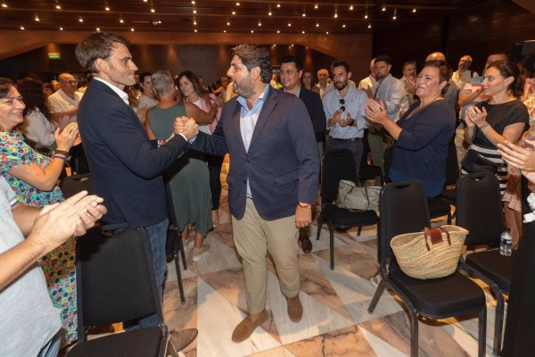 La ejecutiva regional del PP respalda el pacto de López Miras con Vox