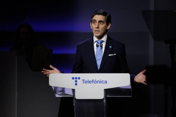 La elevada deuda de Telefónica, un lastre demasiado pesado incluso para los saudíes