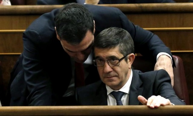 Los críticos tratan de socavar las defensas de Sánchez de cara al Comité Federal