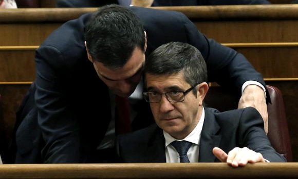 Los críticos tratan de socavar las defensas de Sánchez de cara al Comité Federal