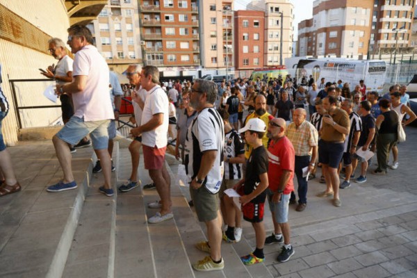 El Castellón ofrece invitaciones a los abonados que no reciban sus carnets antes del próximo partido